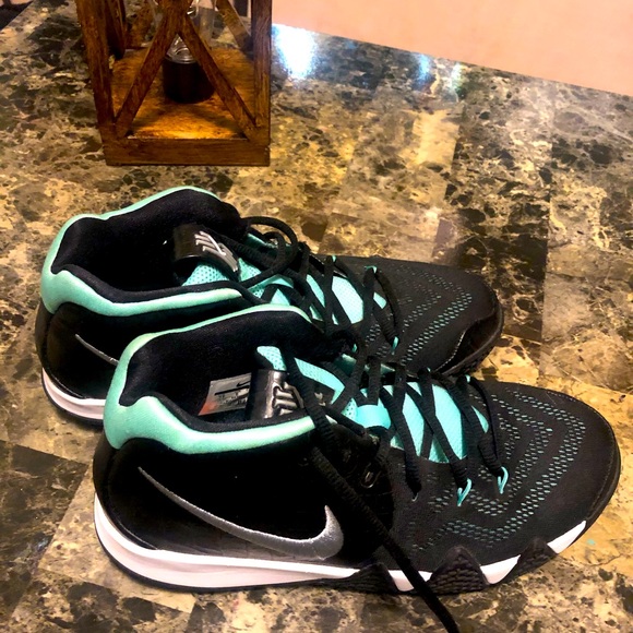 Nike Kyrie Sneakers - Picture 1 of 4